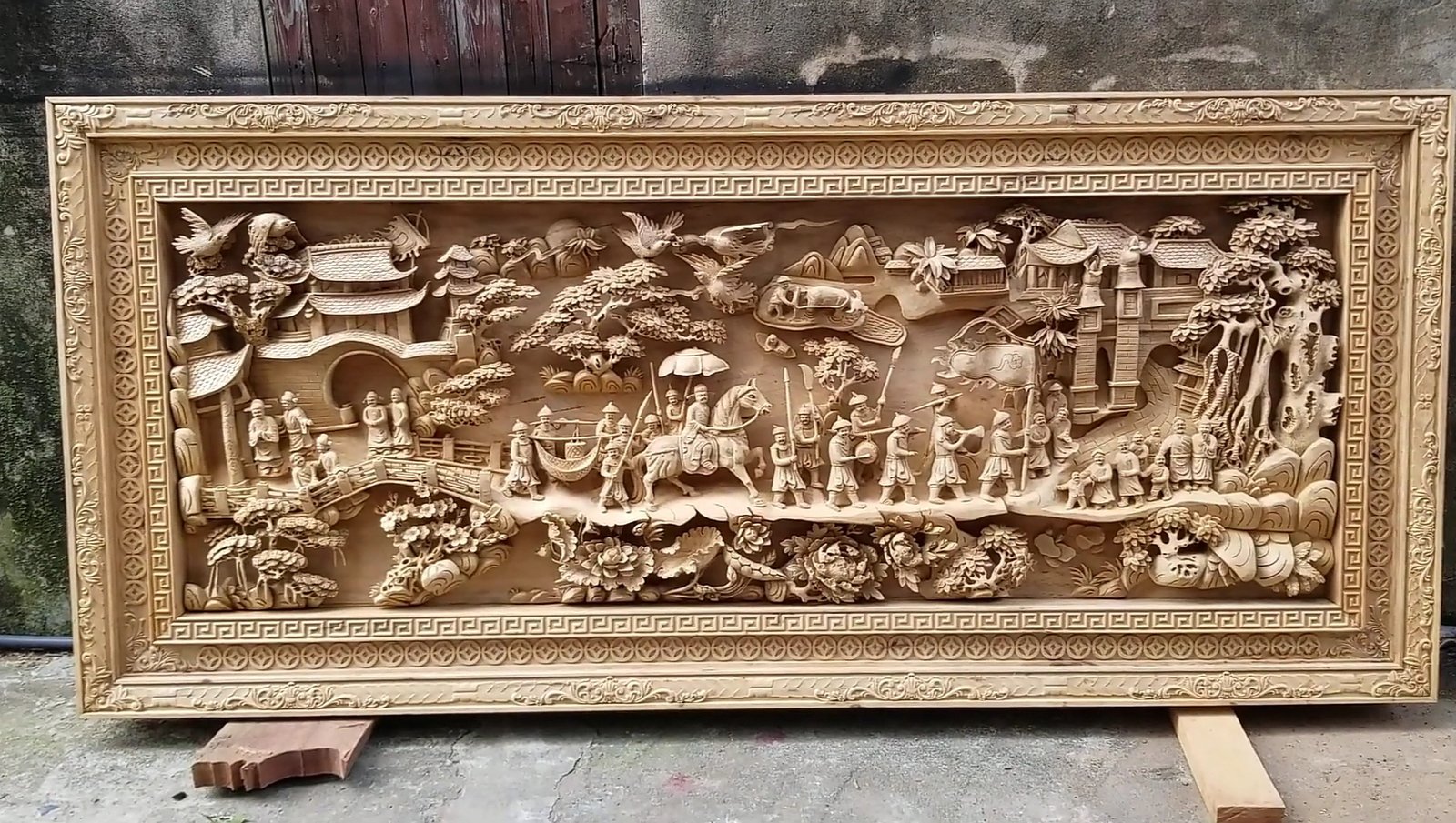 Tranh gỗ vinh quy bái tổ đục dày 10cm